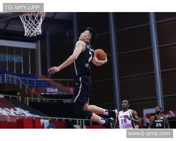 张镇麟：从青涩新星到篮球赛场的璀璨之星的成长之路