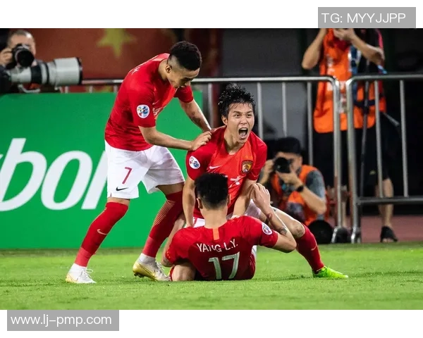 恒大与鲁能对决边裁表现引发热议赛场公正性再受关注