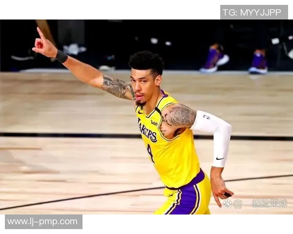 湖人勇士激战正酣文字直播全程回顾精彩瞬间与战术分析 湖人勇士激战正酣文字直播全程回顾精彩瞬间与战术分析