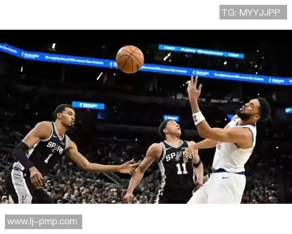 勇士与马刺西部决赛第四场激战回顾与精彩瞬间分析 勇士与马刺西部决赛第四场激战回顾与精彩瞬间分析