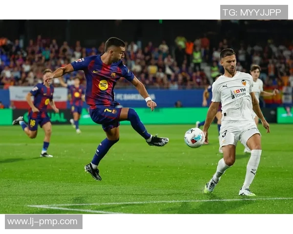 巴萨与巴伦西亚激战正酣比分悬念不断引发球迷热议